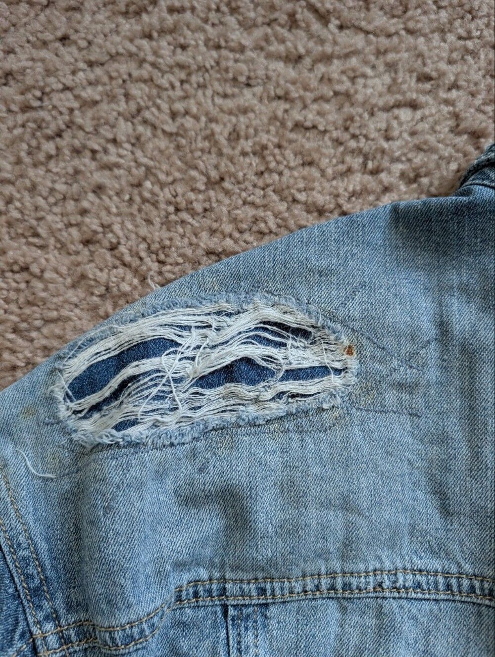 American Eagle Mens Light Wash Blue Destroyed Distress Denim Jacket Size Medium - Picture 6 of 11